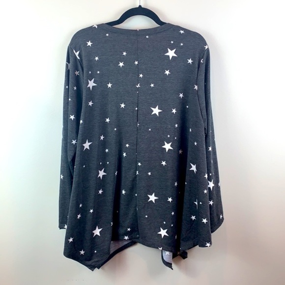 Green Envelope Stars Print Scoop Neck Top Handkerchief Hem NWT - Picture 4 of 7